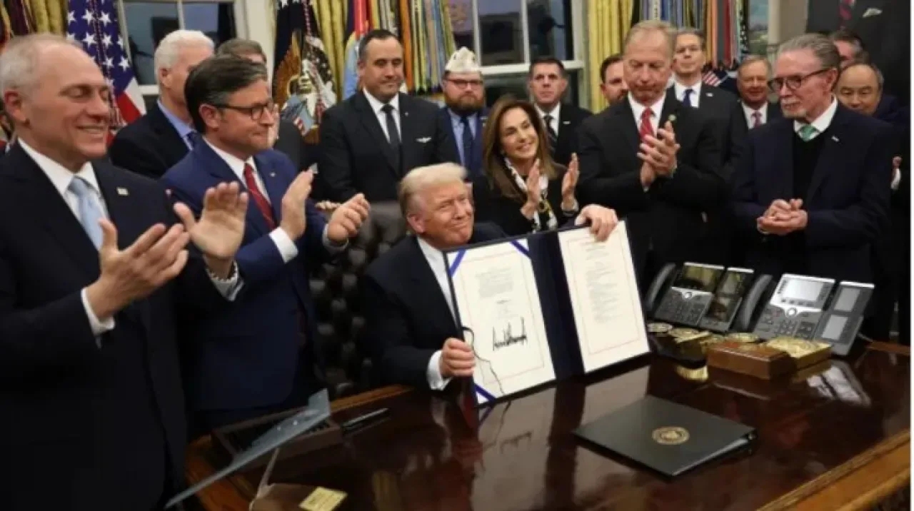 ABD'de Hükümet Kapanışı Sona Erdi: Trump Fonlama Tasarısını Onayladı ABD'de Hükümet Kapanışı Sona Erdi: Trump Fonlama Tasarısını Onayladı
