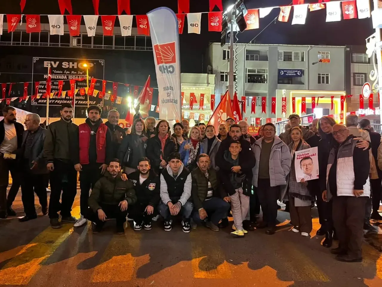 CHP Adalar İlçe Başkanlığı Üyeleri, Demokrasi ve Özgürlük İçin Sultanbeyli'de Buluştu CHP Adalar İlçe Başkanlığı Üyeleri, Demokrasi ve Özgürlük İçin Sultanbeyli'de Buluştu