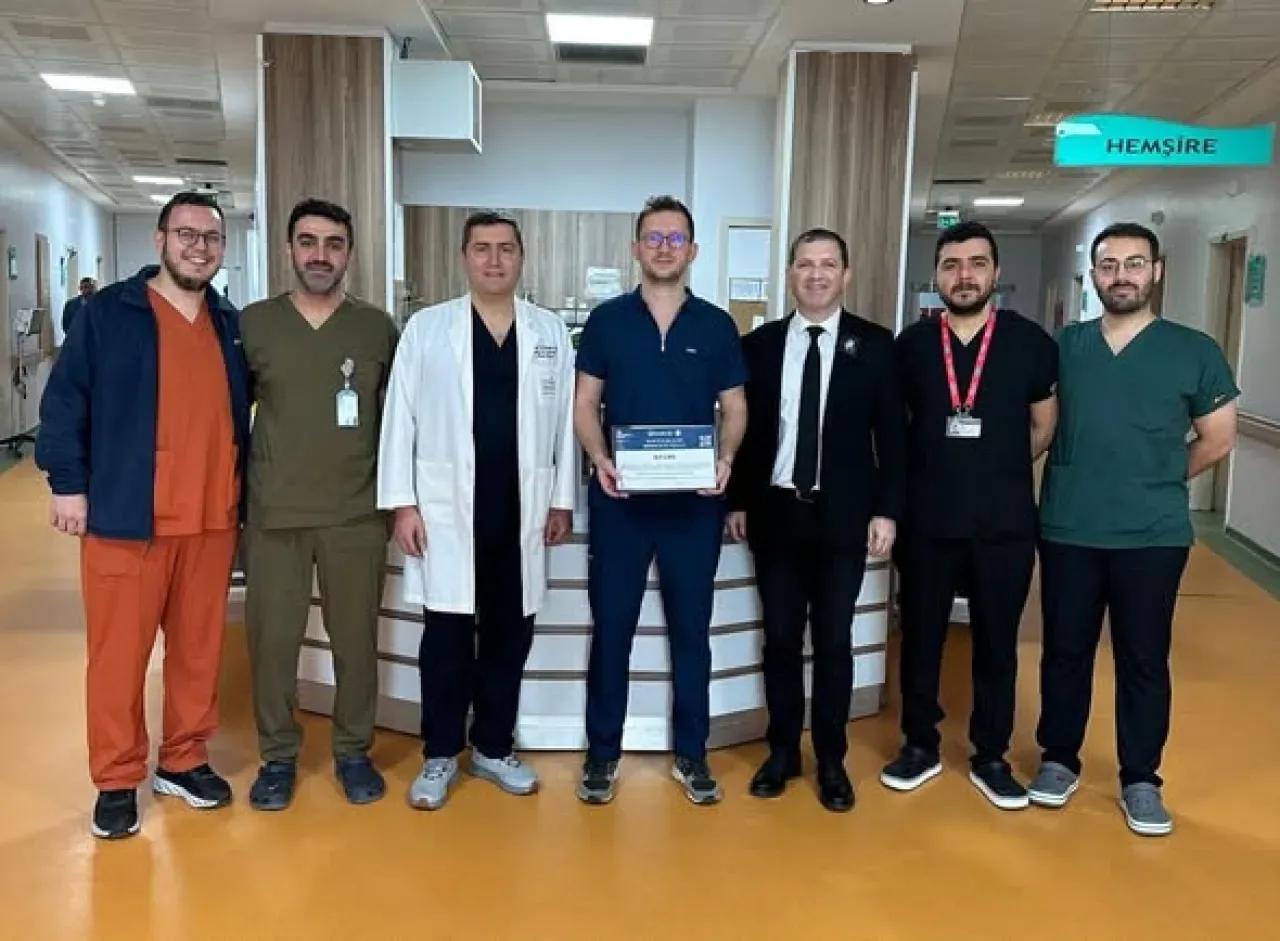 Balıkesir Üniversitesi Tıp Fakültesi'nden Ulusal Kongrede Birincilik Balıkesir Üniversitesi Tıp Fakültesi'nden Ulusal Kongrede Birincilik