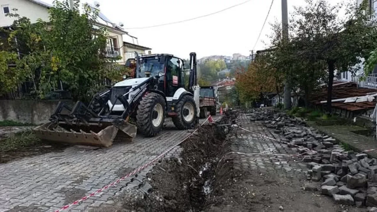Dursunbey Belediyesi Yol ve Çevre Düzenleme Çalışmalarını Hız Kesmeden Sürdürüyor Dursunbey Belediyesi Yol ve Çevre Düzenleme Çalışmalarını Hız Kesmeden Sürdürüyor