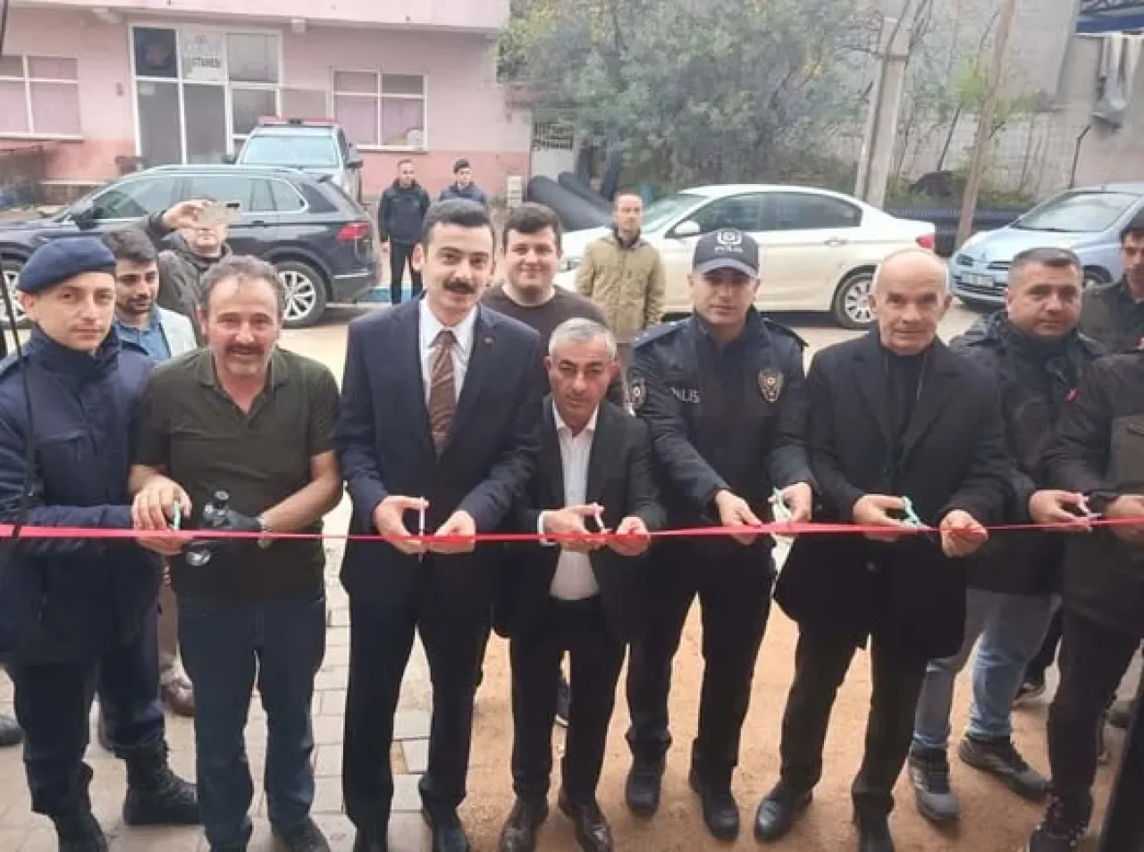 Manyas'a Yeni Açılan İlbey Döner Kebap Salonu'nun Açılışı Gerçekleşti Manyas'a Yeni Açılan İlbey Döner Kebap Salonu'nun Açılışı Gerçekleşti