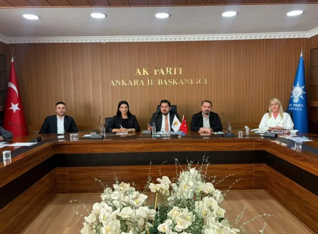AK Parti Sincan'da Sosyal Politikalar Değerlendirme Toplantısı Yapıldı AK Parti Sincan'da Sosyal Politikalar Değerlendirme Toplantısı Yapıldı