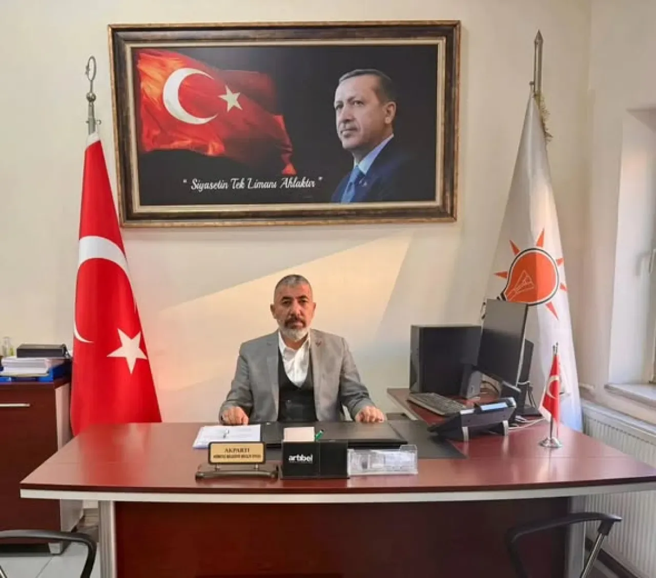 AK Parti Keçiören İlçe Başkanlığı'nda Kademelerde Görev Değişimi AK Parti Keçiören İlçe Başkanlığı'nda Kademelerde Görev Değişimi