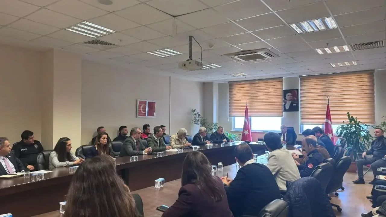 Sultangazi'de Kış Tedbirleri Toplantısı Gerçekleştirildi Sultangazi'de Kış Tedbirleri Toplantısı Gerçekleştirildi