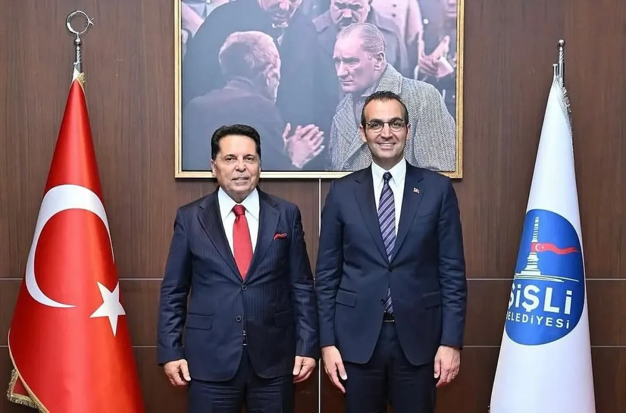 Esenyurt Belediye Başkanı Ahmet Özer'in Tahliyesi ve Göreve İade Talebi Esenyurt Belediye Başkanı Ahmet Özer'in Tahliyesi ve Göreve İade Talebi