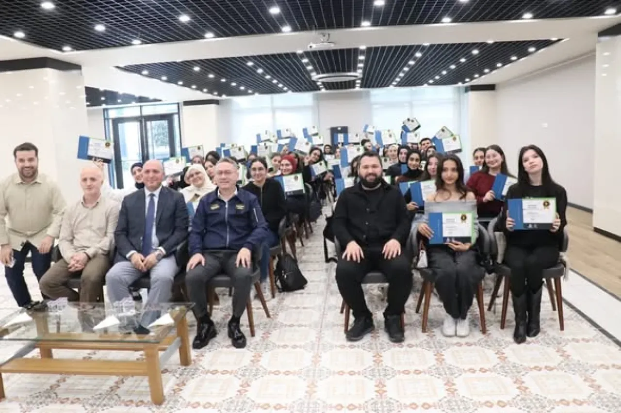 Başakşehir'de Lise Öğrencileri "Mesleğe İlk Adım" Projesi ile Sertifikalarını Aldı Başakşehir'de Lise Öğrencileri "Mesleğe İlk Adım" Projesi ile Sertifikalarını Aldı