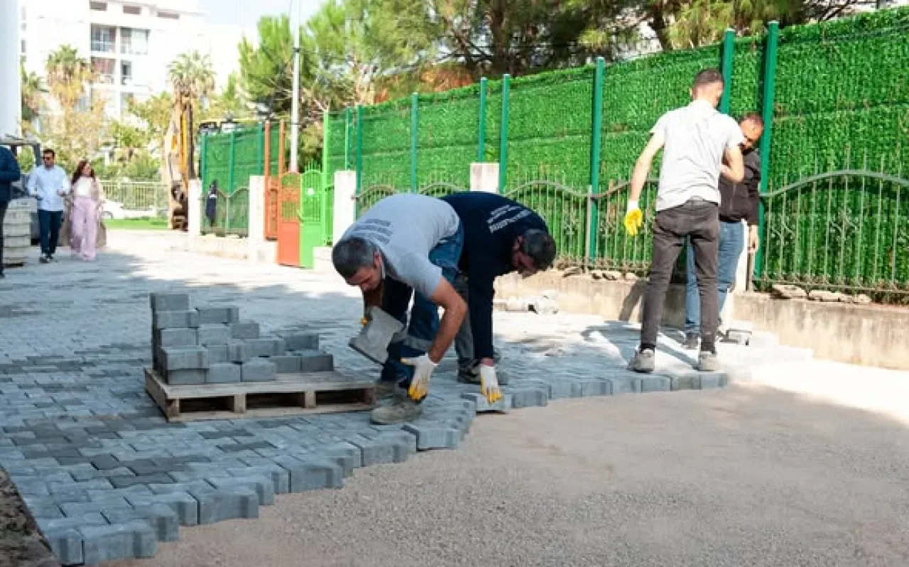 Karşıyaka'da 6527 Sokak Parke Taşı Çalışmaları Tamamlanıyor Karşıyaka'da 6527 Sokak Parke Taşı Çalışmaları Tamamlanıyor