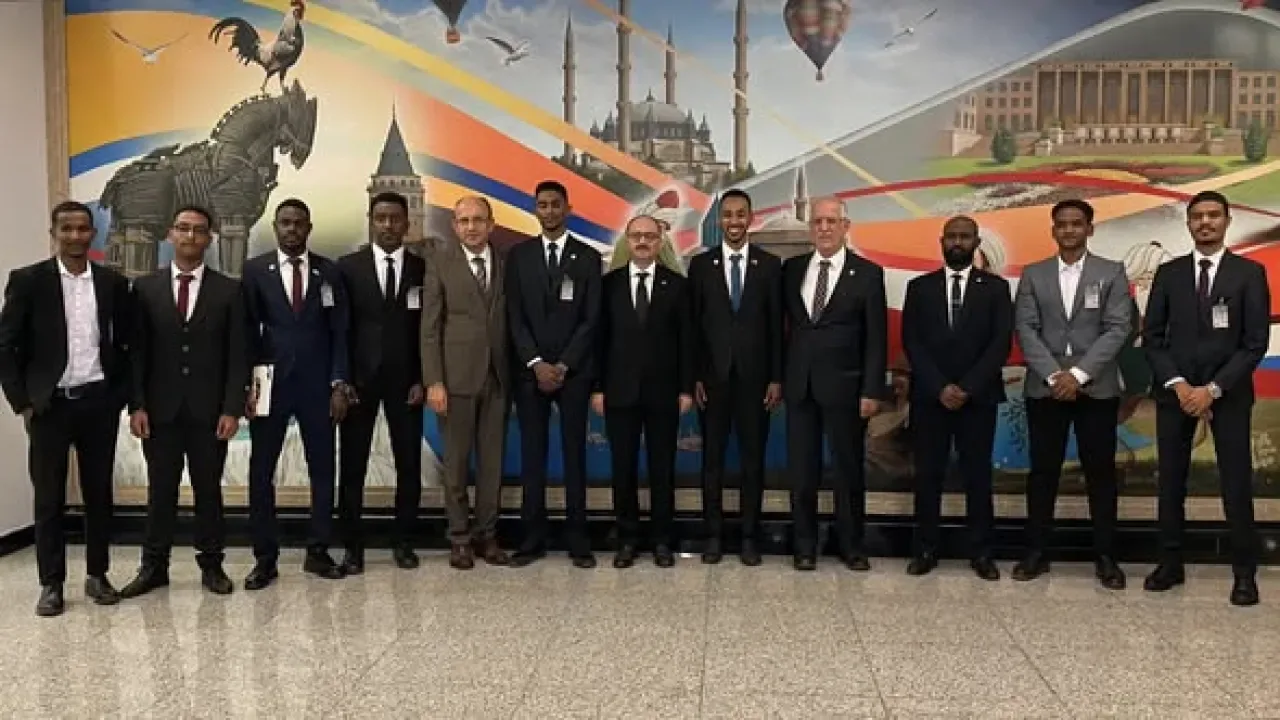 Sudanlı Üniversite Öğrencileri TBMM'de Ağırlandı Sudanlı Üniversite Öğrencileri TBMM'de Ağırlandı