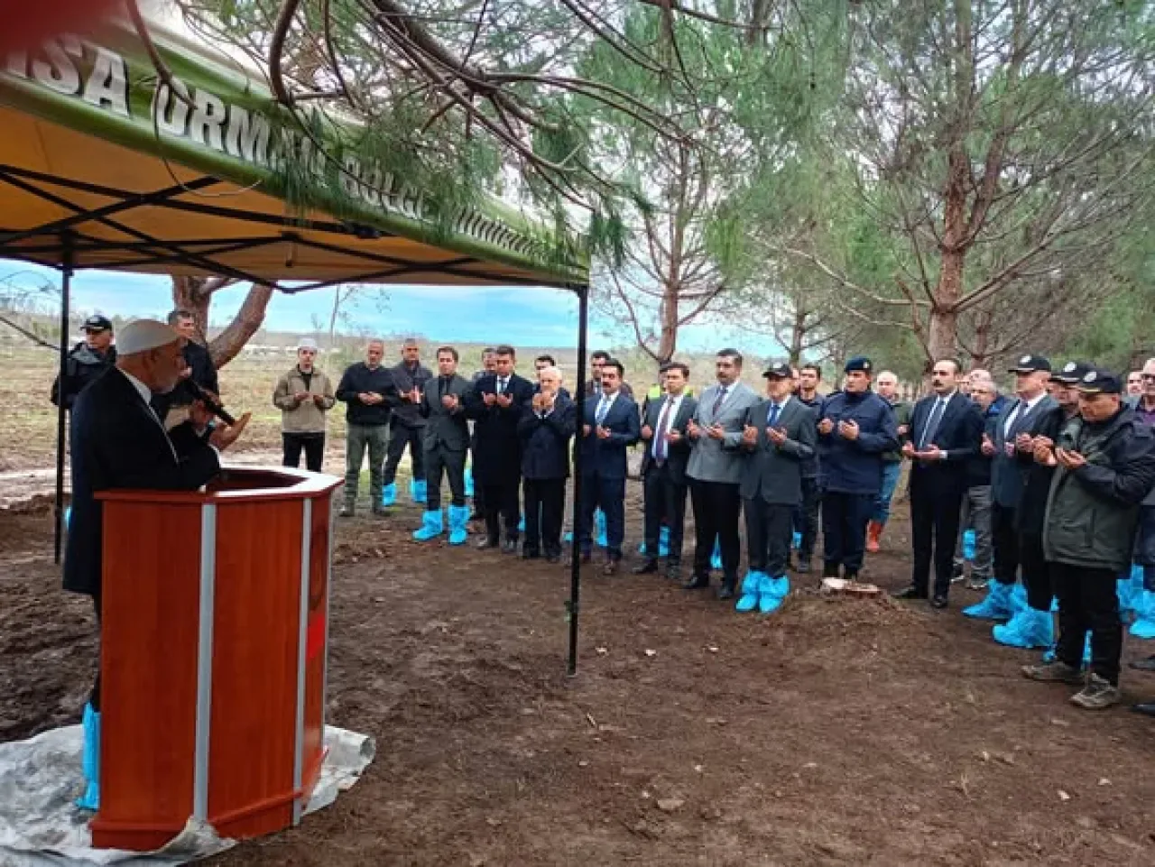 Bursa Karacabey'de Yeşil Vatan Seferberliği ile Orman Yangını Sonrası Ağaçlandırma Bursa Karacabey'de Yeşil Vatan Seferberliği ile Orman Yangını Sonrası Ağaçlandırma