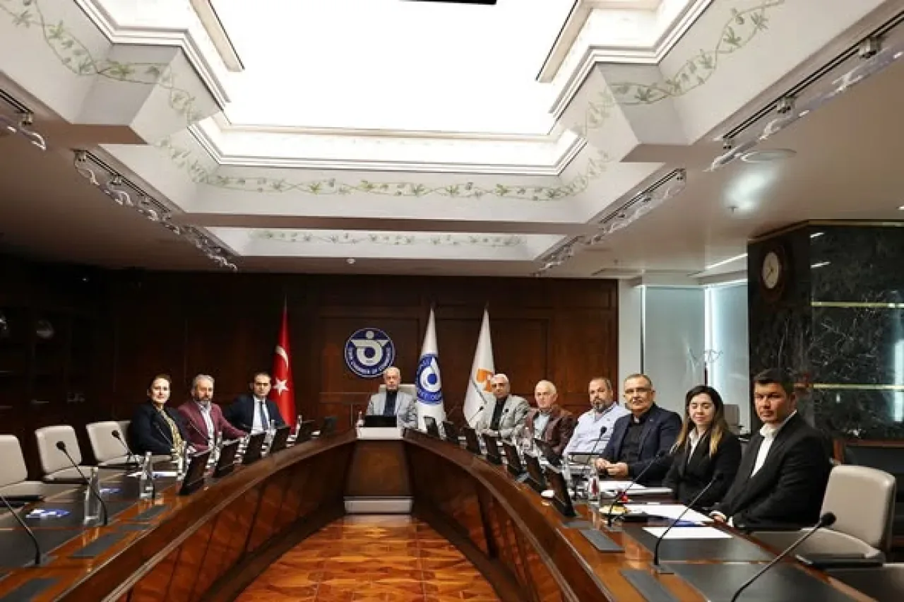 Bayındır Sera İhtisas Organize Tarım Bölgesi'nin Gelecek Planları İzmir'de Masaya Yatırıldı Bayındır Sera İhtisas Organize Tarım Bölgesi'nin Gelecek Planları İzmir'de Masaya Yatırıldı