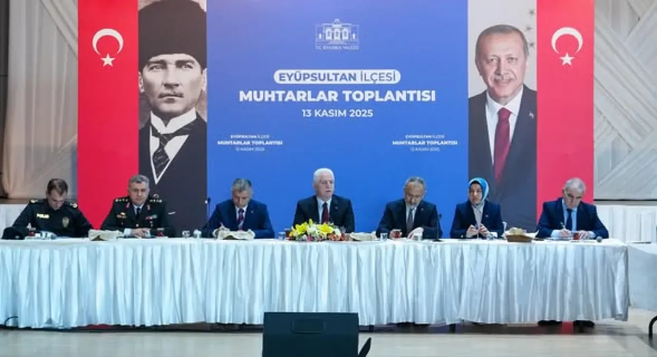 İstanbul Valisi Davut Gül, Eyüpsultan'da Muhtarlarla Bir Araya Geldi İstanbul Valisi Davut Gül, Eyüpsultan'da Muhtarlarla Bir Araya Geldi