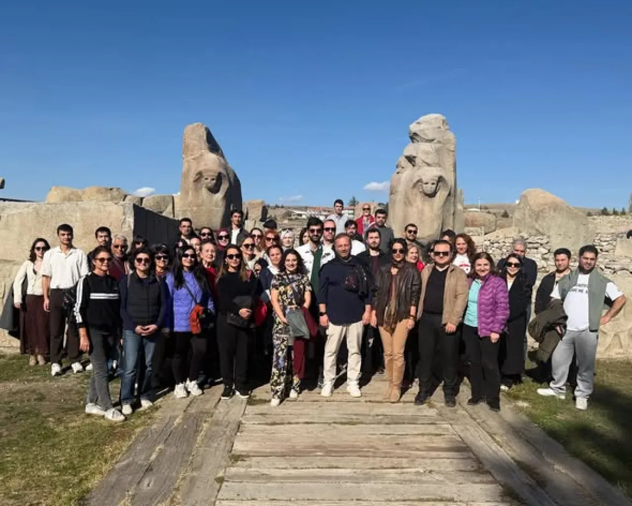 Mimarlar Odası'ndan Tarihe Yolculuk: Çorum Antik Kentleri Gezisi Gerçekleştirildi Mimarlar Odası'ndan Tarihe Yolculuk: Çorum Antik Kentleri Gezisi Gerçekleştirildi