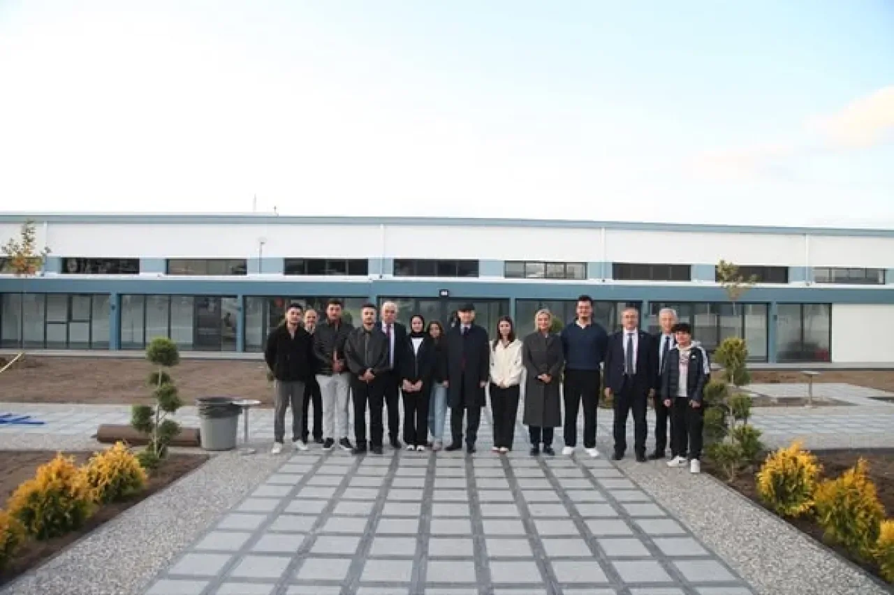 Türk Hava Kurumu Üniversitesi'nde Yeşil Vatan Seferberliği ile Kampüse Yeni Nefes Türk Hava Kurumu Üniversitesi'nde Yeşil Vatan Seferberliği ile Kampüse Yeni Nefes