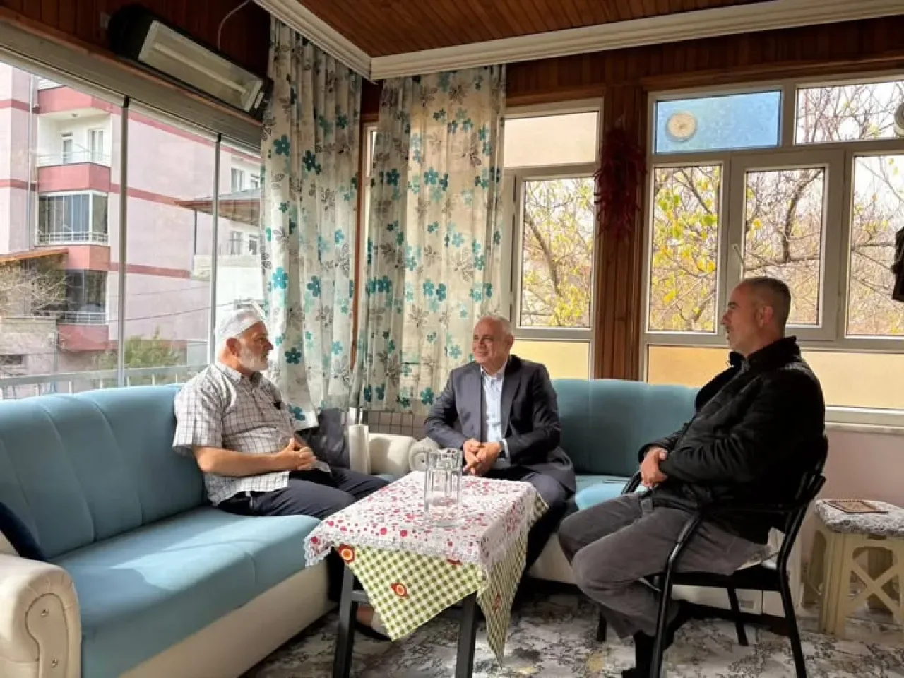 Yahyalı Belediyesi Başkanı Esat Öztürk, Hastalanan Vatandaşı Evinde Ziyaret Etti Yahyalı Belediyesi Başkanı Esat Öztürk, Hastalanan Vatandaşı Evinde Ziyaret Etti