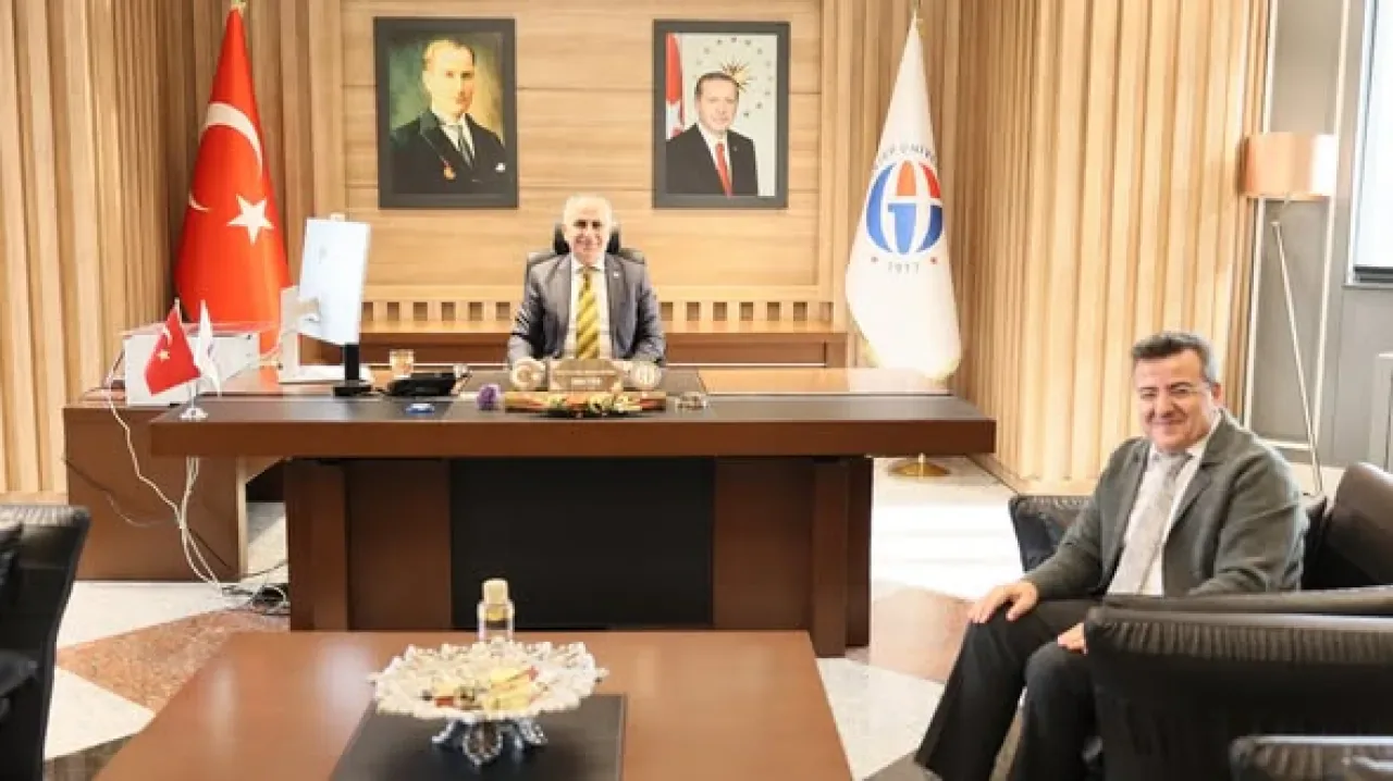 ÜAK Sanat Dalları Eğitim Konseyi Başkanı Prof. Dr. Uğur Türkmen, GAÜN'ü Ziyaret Etti ÜAK Sanat Dalları Eğitim Konseyi Başkanı Prof. Dr. Uğur Türkmen, GAÜN'ü Ziyaret Etti
