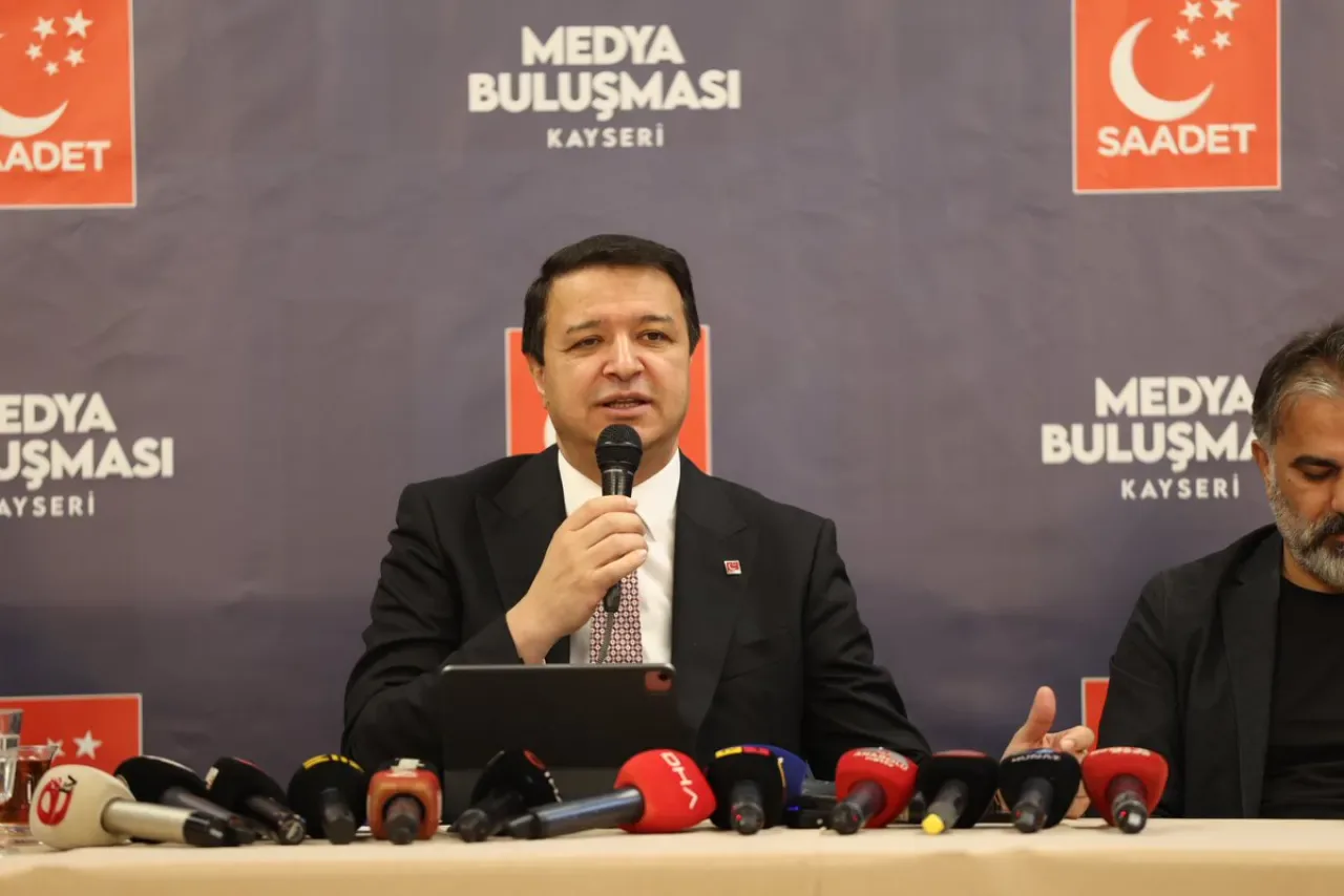 Saadet Partisi Genel Başkanı Mahmut Arıkan Kayseri'de Basınla Buluştu Saadet Partisi Genel Başkanı Mahmut Arıkan Kayseri'de Basınla Buluştu