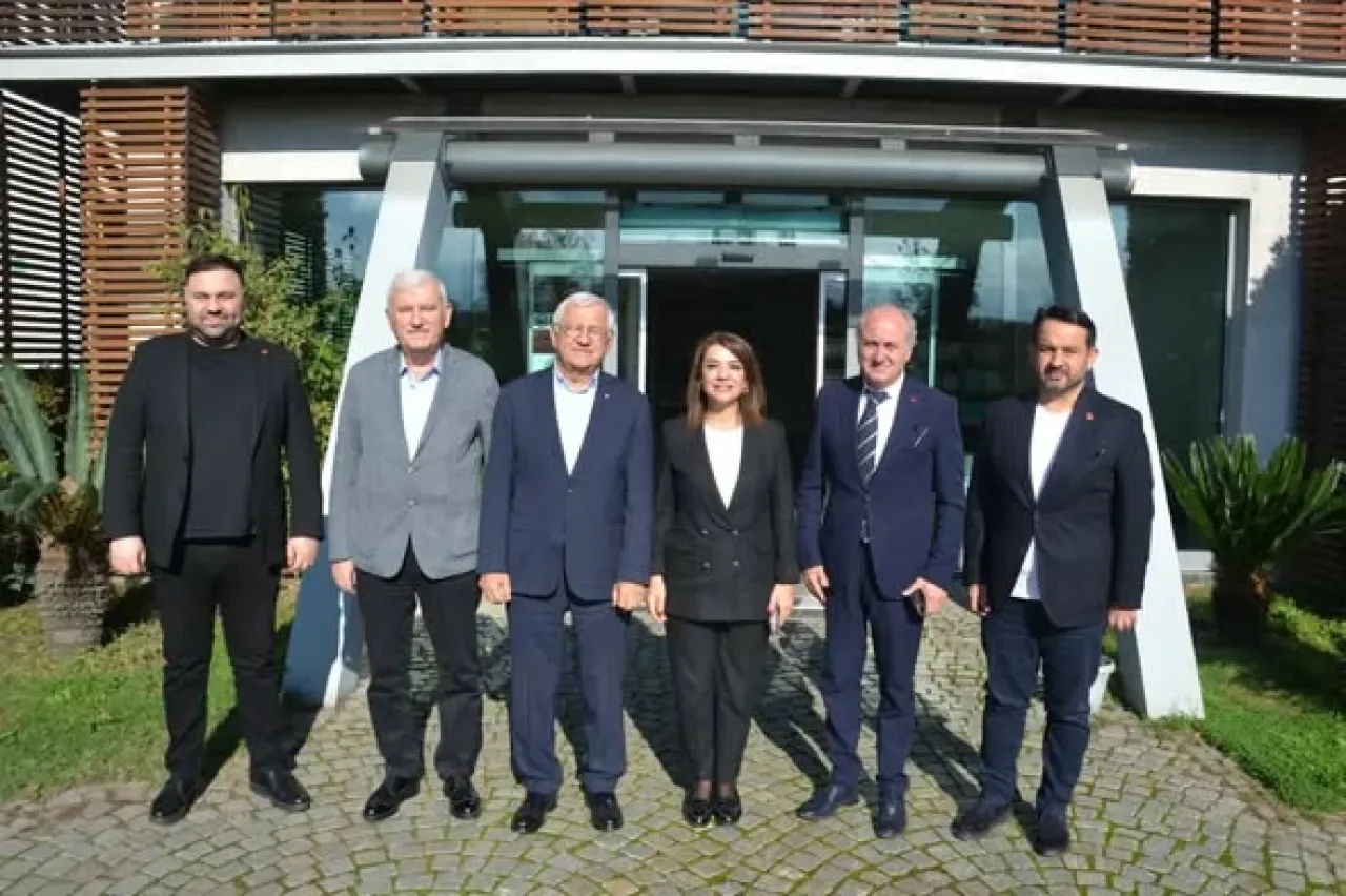 CHP'li Gamze Taşçıer, Kocaeli'de Kalibre Boru Fabrikası'nı Ziyaret Etti CHP'li Gamze Taşçıer, Kocaeli'de Kalibre Boru Fabrikası'nı Ziyaret Etti