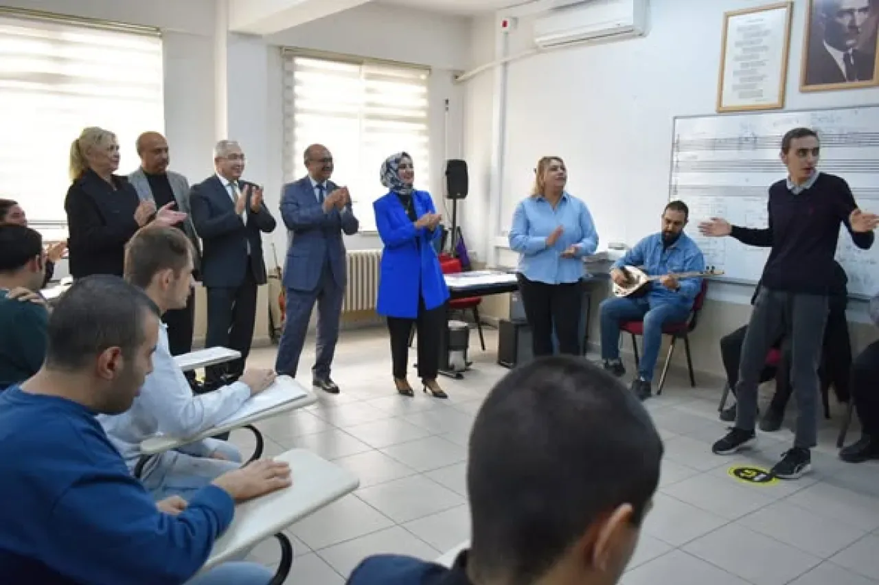 Yıldırım Belediyesi Müzik Akademisi'nden Genç Yeteneklere Büyük Destek Yıldırım Belediyesi Müzik Akademisi'nden Genç Yeteneklere Büyük Destek