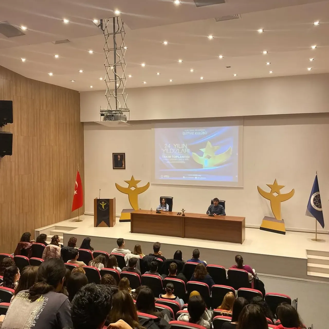 Yılın Yıldızları Takım Toplantısı'nın İlk Oturumu Gerçekleşti Yılın Yıldızları Takım Toplantısı'nın İlk Oturumu Gerçekleşti