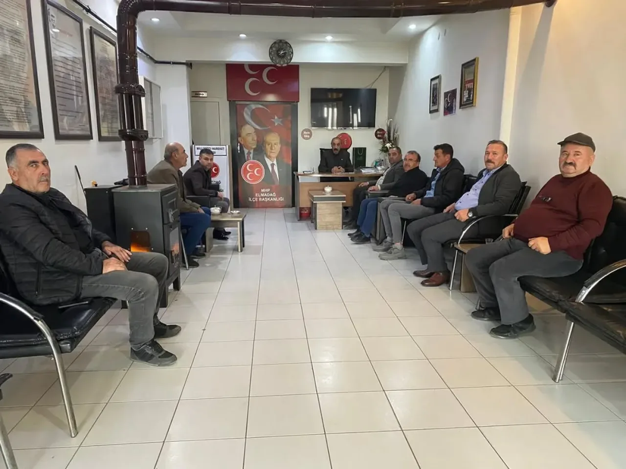 MHP Elmadağ İlçe Başkanı Ahmet Değer, Esnaf Odası Başkanı Cihan Çoban'ı Ağırladı MHP Elmadağ İlçe Başkanı Ahmet Değer, Esnaf Odası Başkanı Cihan Çoban'ı Ağırladı