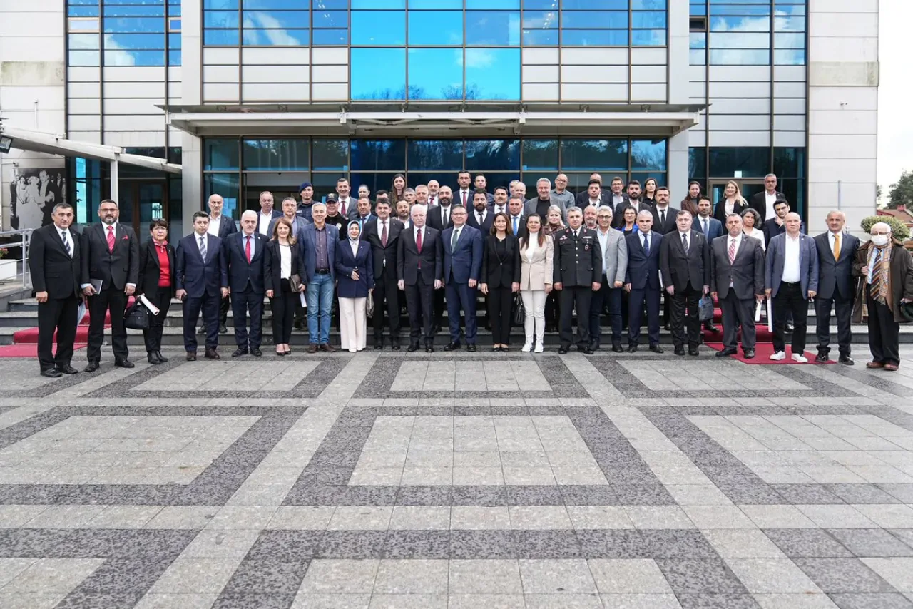 Sarıyer'de Mahallelerin Geleceği Masaya Yatırıldı: Vali Gül Başkanlığında Muhtarlar Toplantısı Sarıyer'de Mahallelerin Geleceği Masaya Yatırıldı: Vali Gül Başkanlığında Muhtarlar Toplantısı