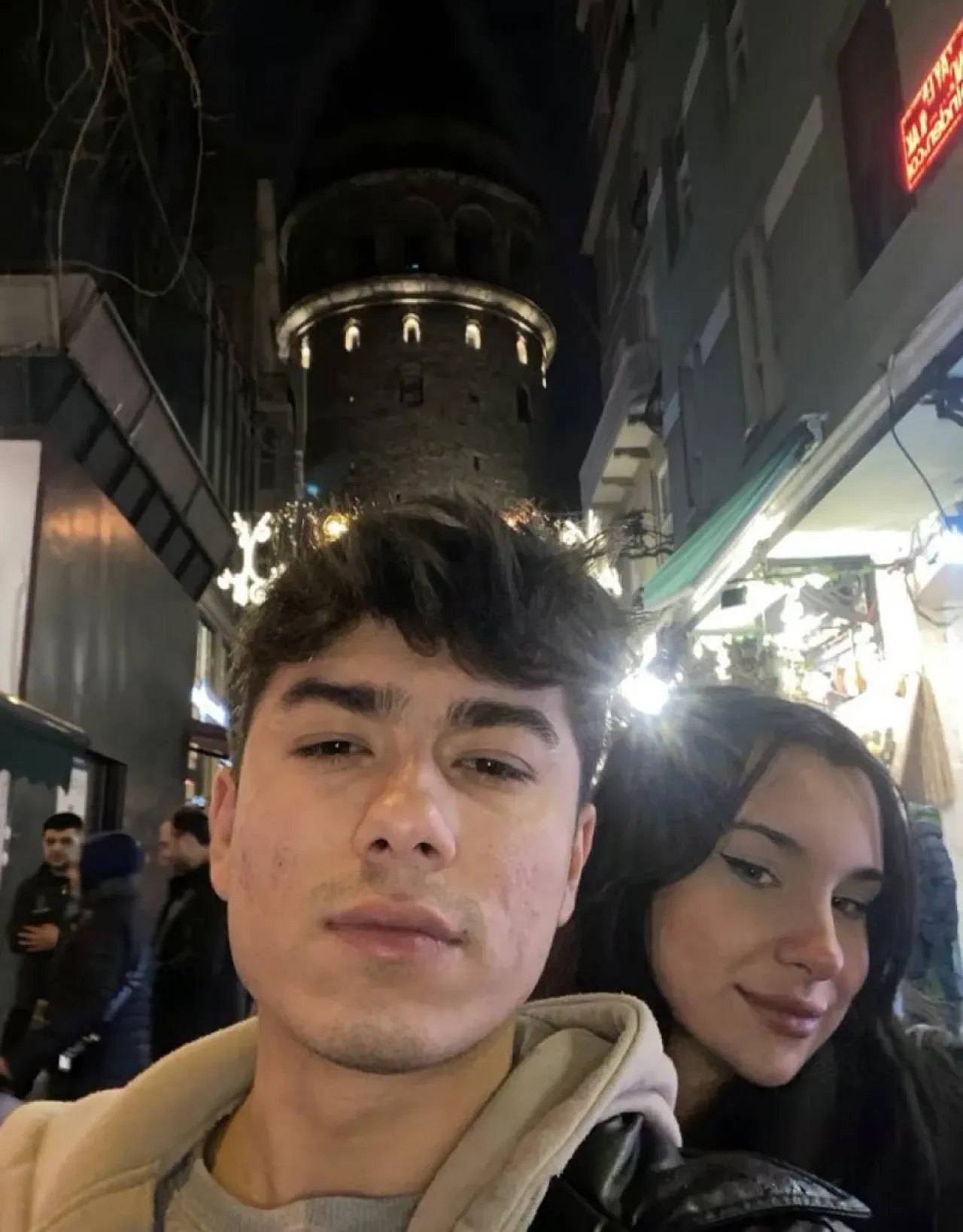 Hakan Çakır'ın Kardeşi Melisa Çakır'ın Sosyal Medya Paylaşımı Tepki Çekti Hakan Çakır'ın Kardeşi Melisa Çakır'ın Sosyal Medya Paylaşımı Tepki Çekti
