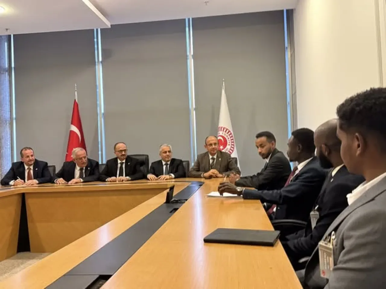 AK Parti Bursa Milletvekili Osman Mesten, Türkiye'deki Sudanlı Öğrenciler Birliği Heyetini Meclis'te Ağırladı AK Parti Bursa Milletvekili Osman Mesten, Türkiye'deki Sudanlı Öğrenciler Birliği Heyetini Meclis'te Ağırladı