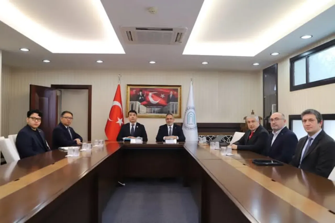 Ankara Yıldırım Beyazıt Üniversitesi ve Kazakistan'dan Eğitimde İş Birliği Ankara Yıldırım Beyazıt Üniversitesi ve Kazakistan'dan Eğitimde İş Birliği