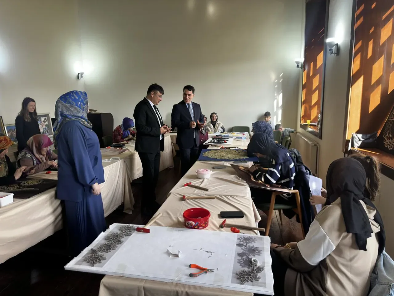 Orhaneli'de Filografi Kursu Kadın Kursiyerlerin El Emeğine Hayat Veriyor Orhaneli'de Filografi Kursu Kadın Kursiyerlerin El Emeğine Hayat Veriyor