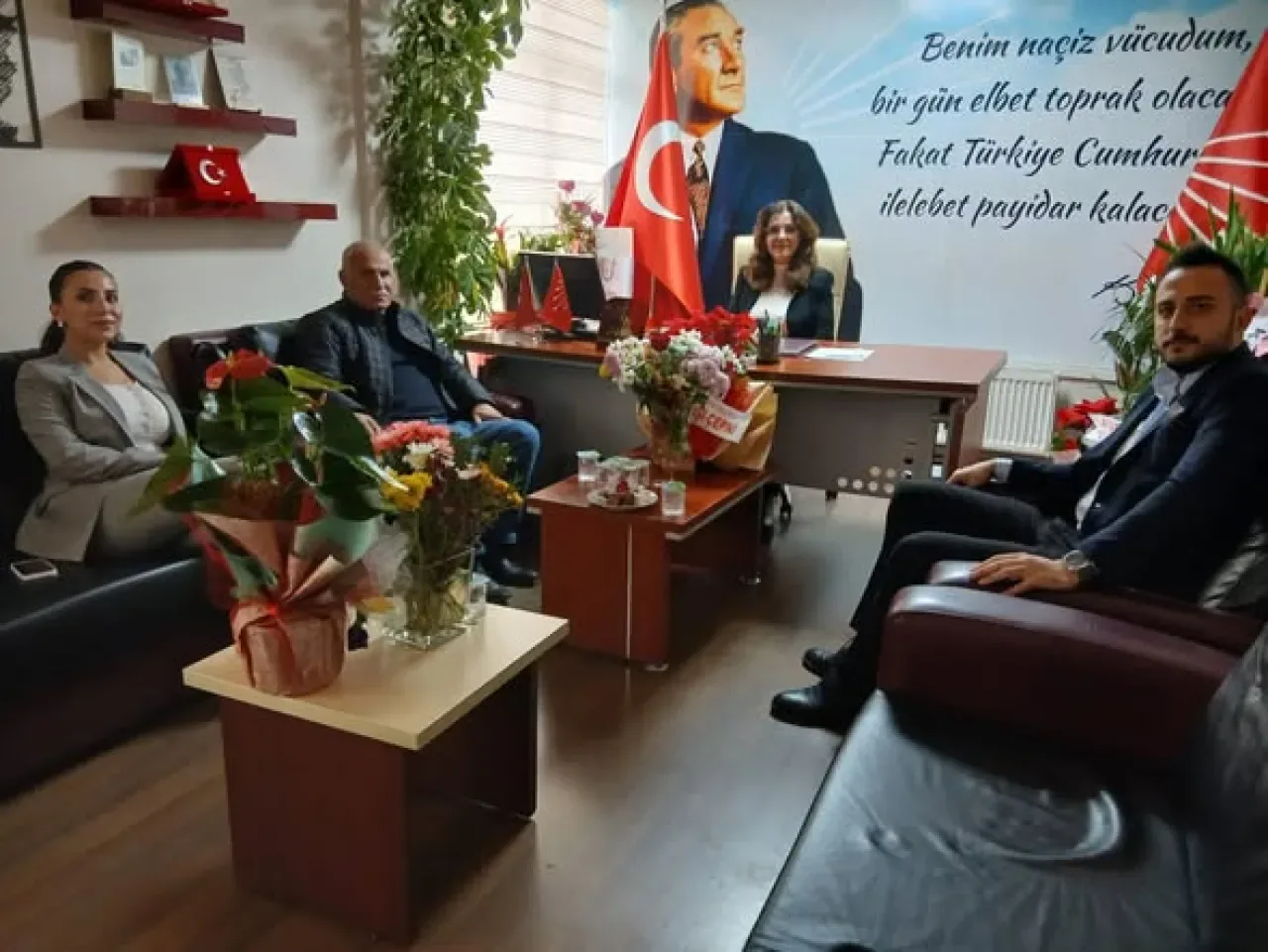 CHP Kayseri'de Görev Değişimi Sonrası Hayırlı Olsun Ziyareti CHP Kayseri'de Görev Değişimi Sonrası Hayırlı Olsun Ziyareti