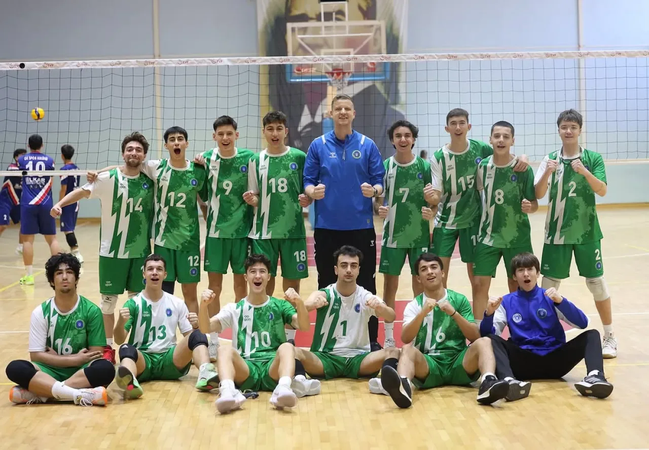 Bursa Büyükşehir Belediyespor Genç Erkekler Volebol'da Rakibini 3-0 Mağlup Etti Bursa Büyükşehir Belediyespor Genç Erkekler Volebol'da Rakibini 3-0 Mağlup Etti