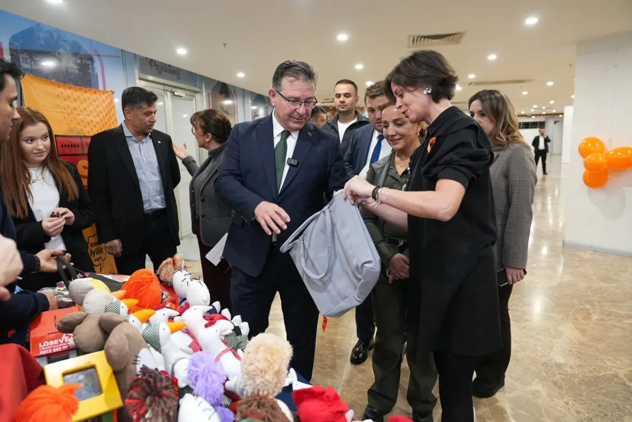 Sarıyer'de Lösemili Çocuklara Destek İçin LÖSEV Dükkanı Açıldı Sarıyer'de Lösemili Çocuklara Destek İçin LÖSEV Dükkanı Açıldı