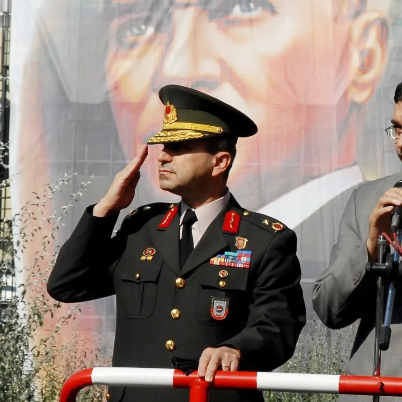 İşgal Yıllarında Yunan Askerlerinin Mezarlıklara Saygısız Tavırları İşgal Yıllarında Yunan Askerlerinin Mezarlıklara Saygısız Tavırları