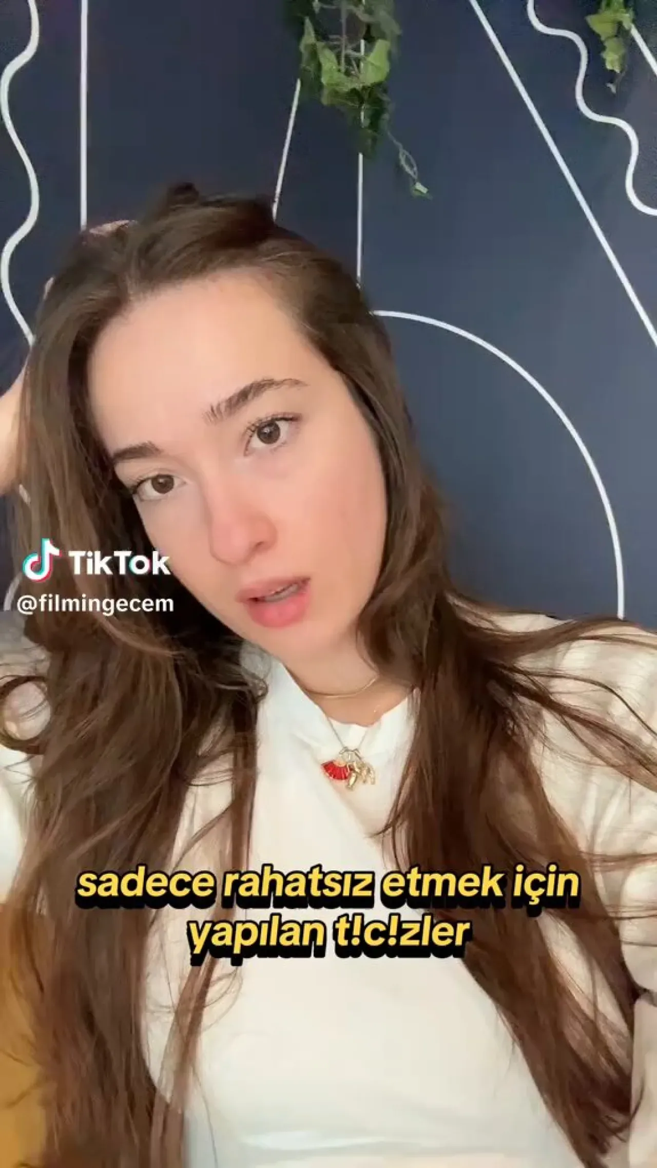 Genç Kadından Sokakta Taciz İddiası Genç Kadından Sokakta Taciz İddiası