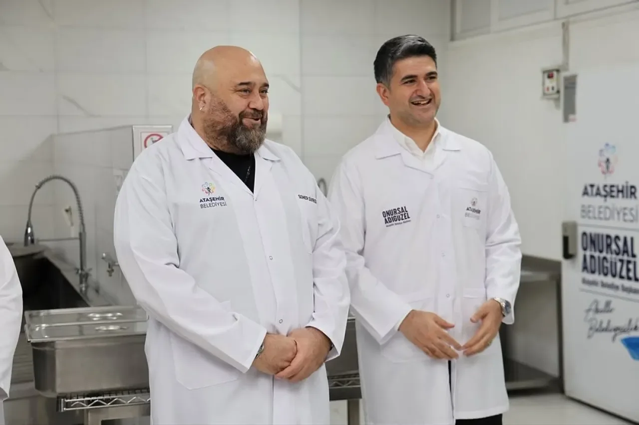 Ataşehir Belediyesi'nden İhtiyaç Sahillerine Sıcak Yemek Desteği Ataşehir Belediyesi'nden İhtiyaç Sahillerine Sıcak Yemek Desteği