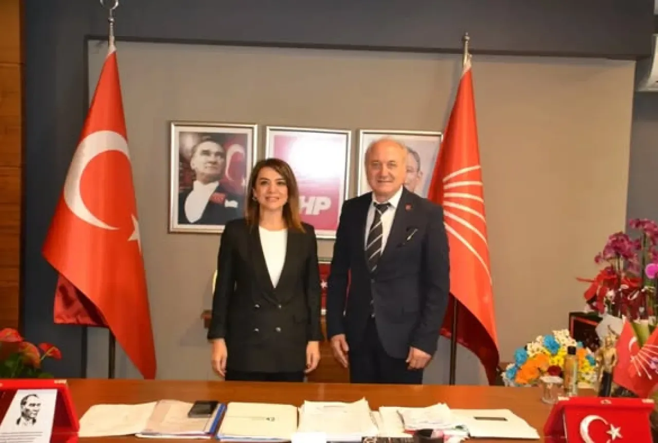 CHP'li Gamze Taşçıer, Kocaeli İl Başkanlığı'nı Ziyaret Etti CHP'li Gamze Taşçıer, Kocaeli İl Başkanlığı'nı Ziyaret Etti