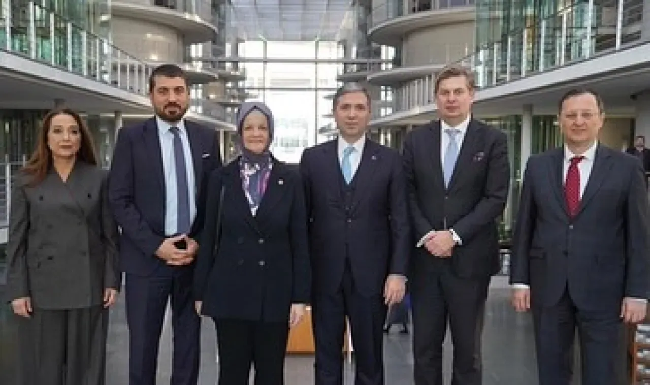 AK Partili Sırakaya, Almanya'da Türk-Alman Parlamenter Dostluk Grubu ile Önemli Görüşmeler Gerçekleştirdi AK Partili Sırakaya, Almanya'da Türk-Alman Parlamenter Dostluk Grubu ile Önemli Görüşmeler Gerçekleştirdi