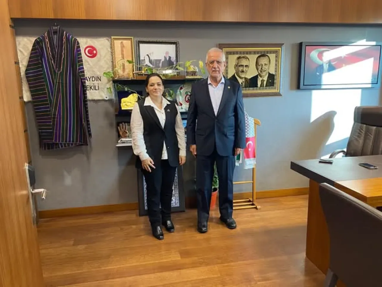 AK Parti'li Müfit Aydın'dan Teşekkür Ziyareti AK Parti'li Müfit Aydın'dan Teşekkür Ziyareti