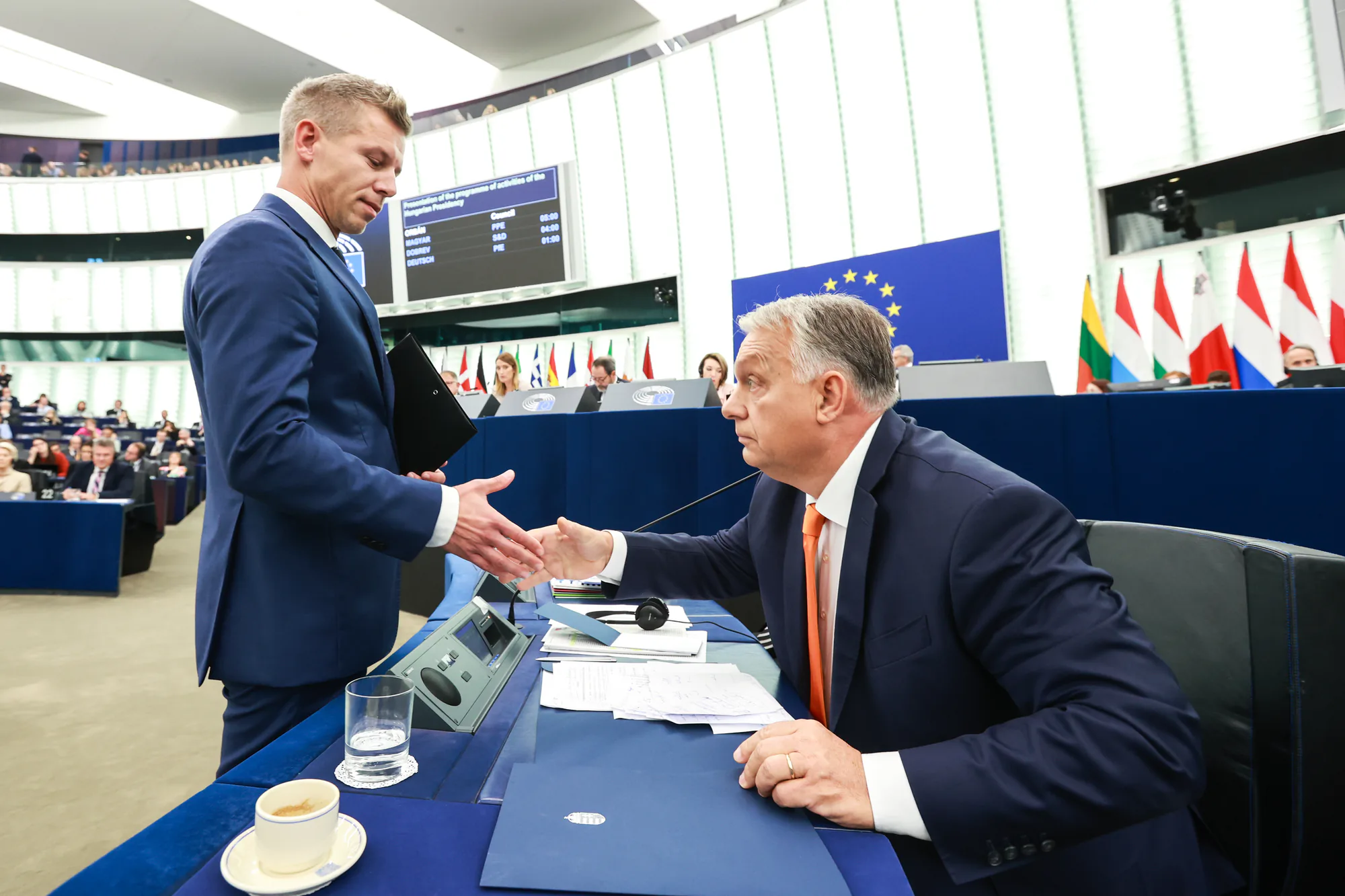 Viktor Orbán Dönemi Sona Erdi: Macaristan'da Yeni Siyasi Dönem ve AB Fonları Viktor Orbán Dönemi Sona Erdi: Macaristan'da Yeni Siyasi Dönem ve AB Fonları