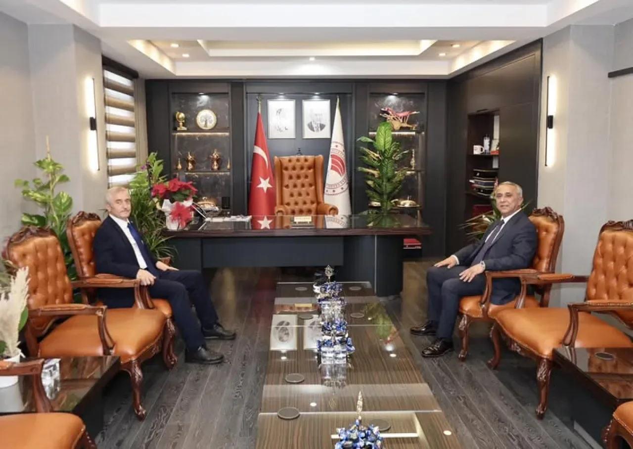 Şahinbey Belediye Başkanı Tahmazoğlu, İl Tarım ve Orman Müdürü'nü Ziyaret Etti Şahinbey Belediye Başkanı Tahmazoğlu, İl Tarım ve Orman Müdürü'nü Ziyaret Etti