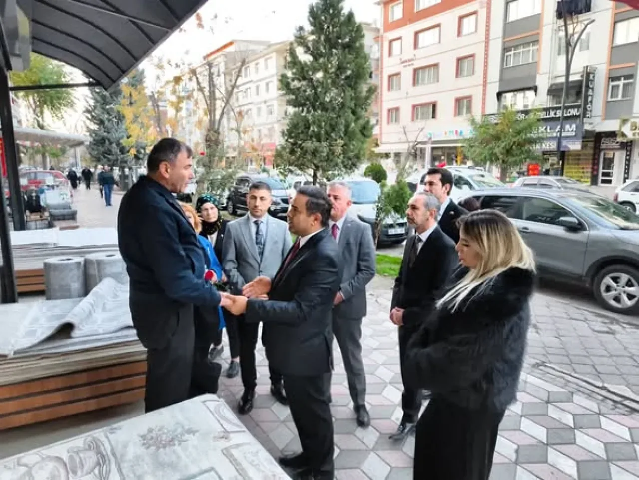 MHP'li Sincan Esnafını Dinlemeye Gitti MHP'li Sincan Esnafını Dinlemeye Gitti