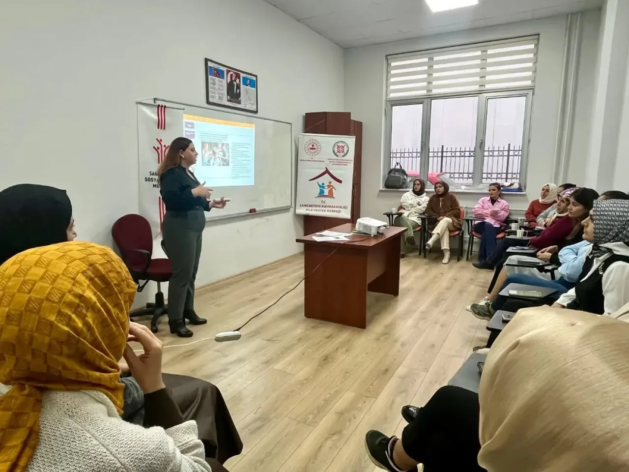 Anne Baba Eğitimi ile Aile İçi İletişim Güçlendiriliyor Anne Baba Eğitimi ile Aile İçi İletişim Güçlendiriliyor