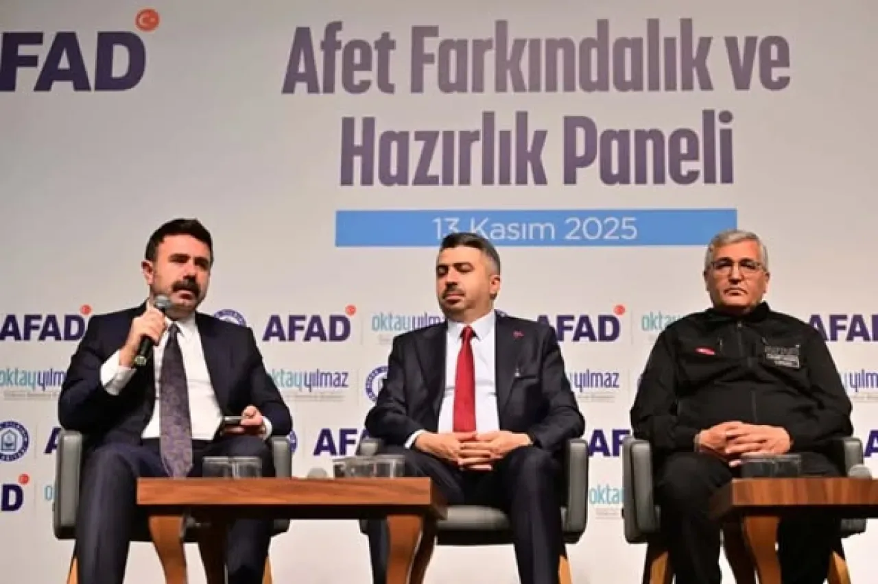 Bursa'da Afet Farkındalık ve Hazırlık Paneli Düzenlendi Bursa'da Afet Farkındalık ve Hazırlık Paneli Düzenlendi