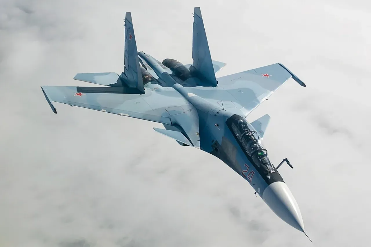 Rusya'nın Karelya Bölgesi'nde Su-30 Savaş Uçağı Düştü Rusya'nın Karelya Bölgesi'nde Su-30 Savaş Uçağı Düştü