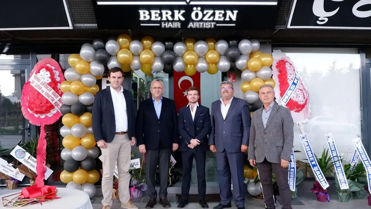 Susurluk'ta Yeni Berber Salonu Açıldı Susurluk'ta Yeni Berber Salonu Açıldı