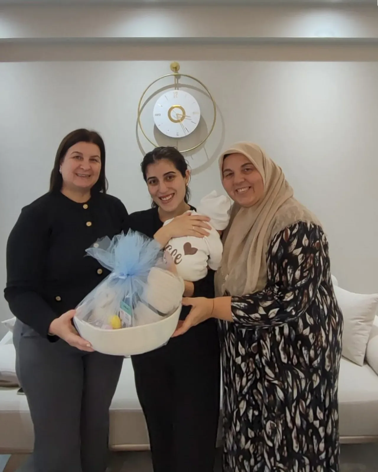 Susurluk'ta Hoş Geldin Bebek Projesi ile Ailelere Sevgi Dolu Ziyaret Susurluk'ta Hoş Geldin Bebek Projesi ile Ailelere Sevgi Dolu Ziyaret