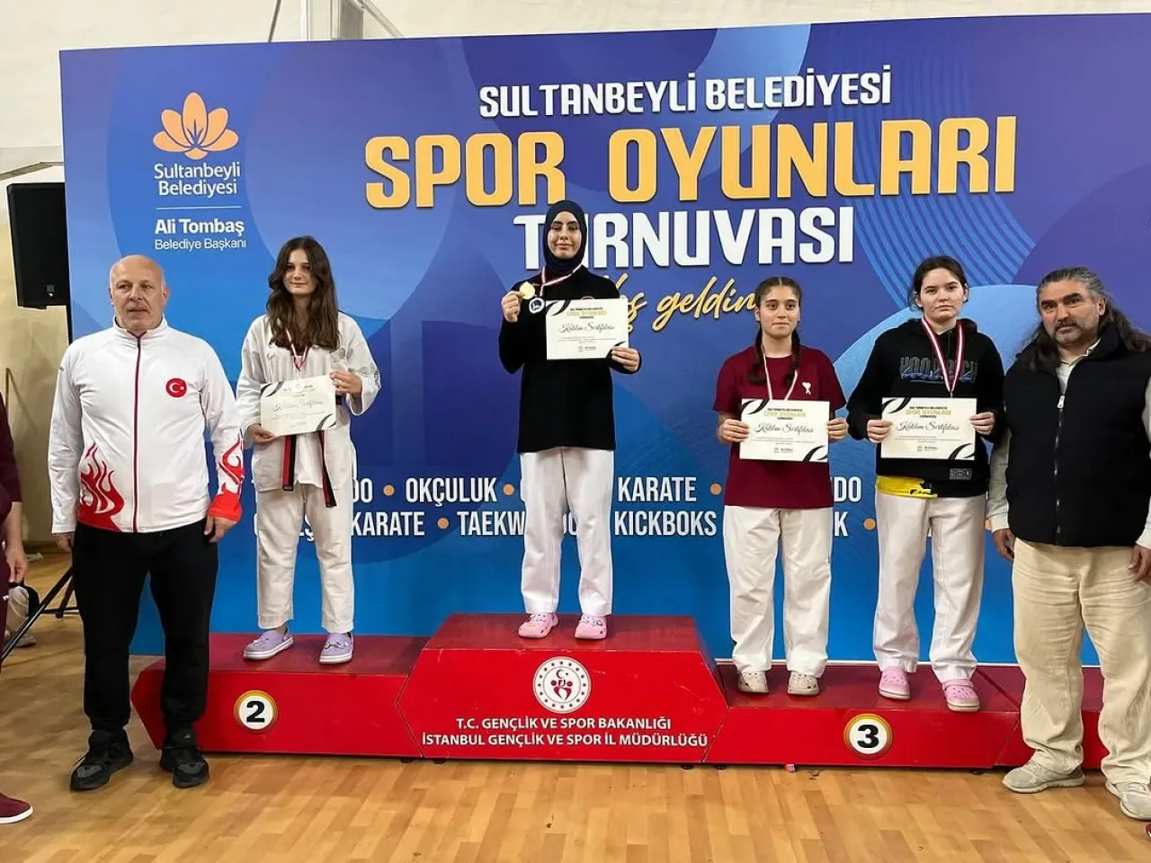 İstanbul Üsküdar Belediyesi Spor Kulübü'nden Taekwondo'da Büyük Başarı İstanbul Üsküdar Belediyesi Spor Kulübü'nden Taekwondo'da Büyük Başarı