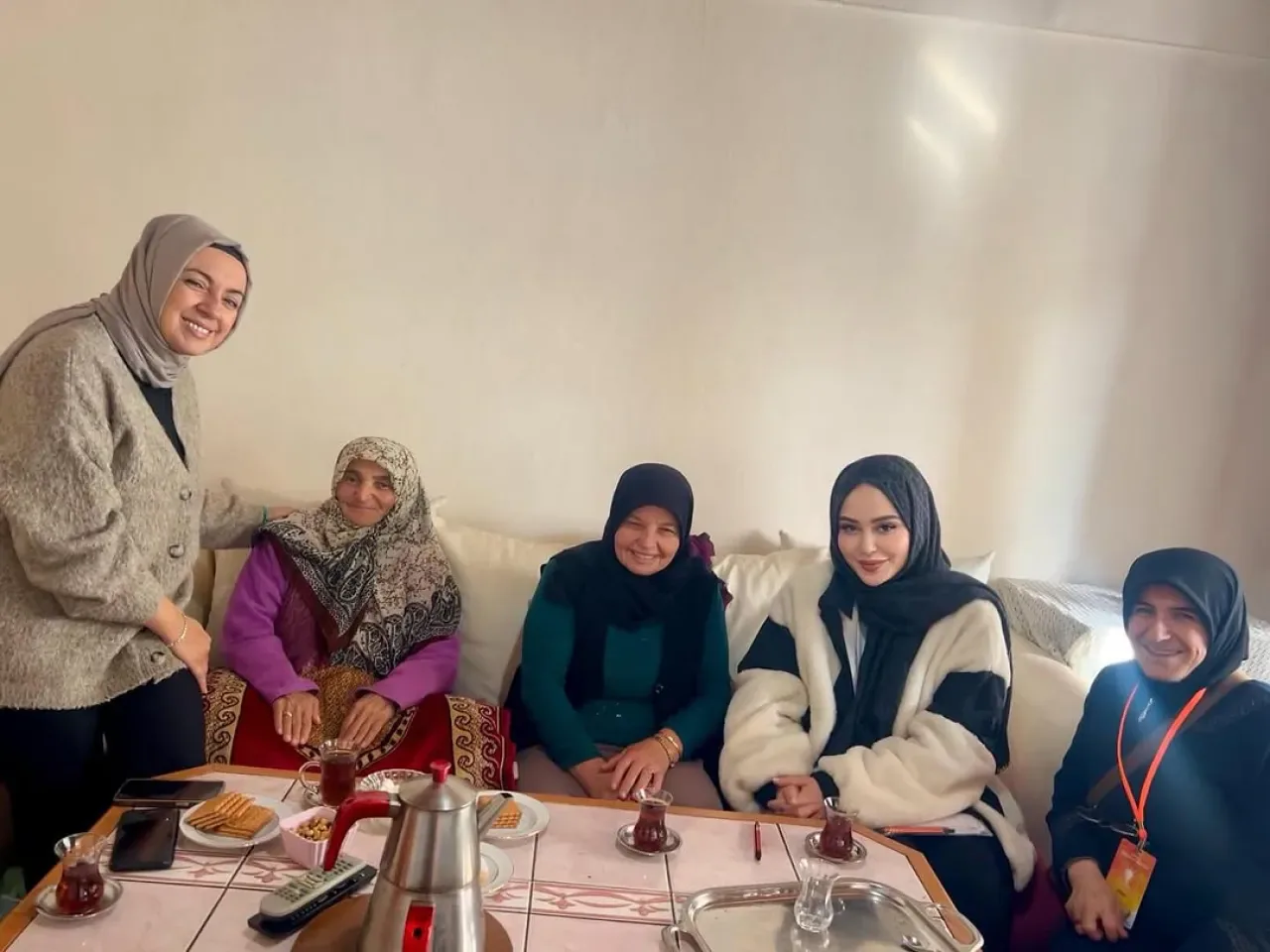 AK Parti Üsküdar Engelliler Komisyonu Ev Ziyaretlerini Sürdürüyor AK Parti Üsküdar Engelliler Komisyonu Ev Ziyaretlerini Sürdürüyor