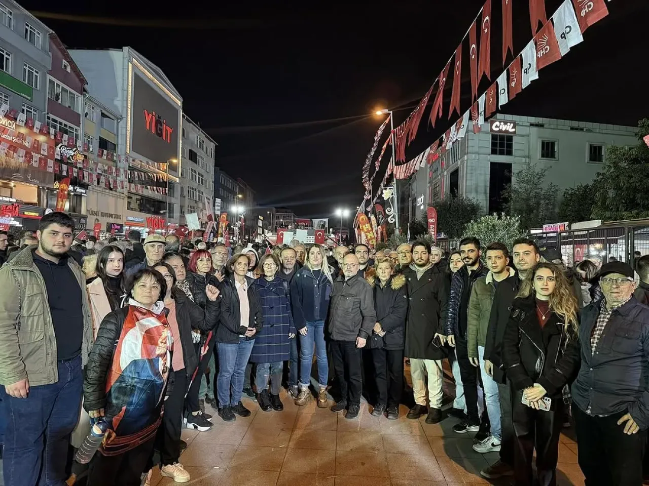 CHP Gençlik Kolu, Sultanbeyli'de Halkın İradesi İçin Bir Araya Geldi CHP Gençlik Kolu, Sultanbeyli'de Halkın İradesi İçin Bir Araya Geldi