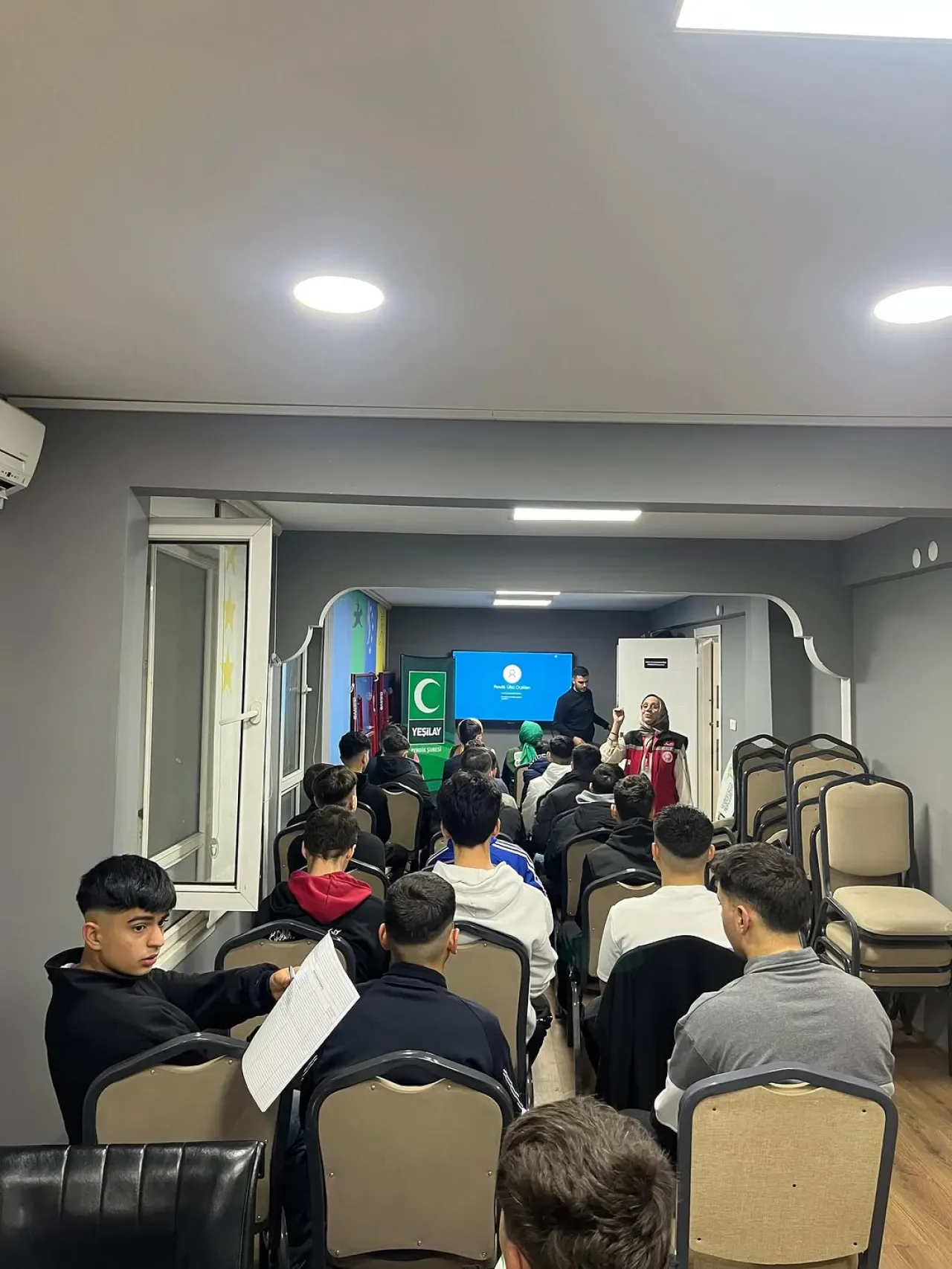Pendik'te Gençlere Yönelik Madde ve Sosyal Medya Bağımlılığı Semineri Pendik'te Gençlere Yönelik Madde ve Sosyal Medya Bağımlılığı Semineri